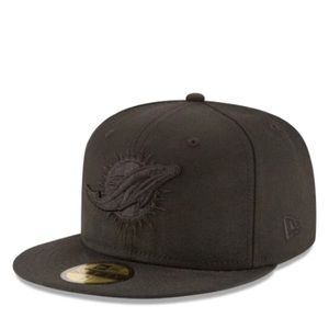 New Era Miami Dolphins Black on Black Fitted Hat size 7 3/8